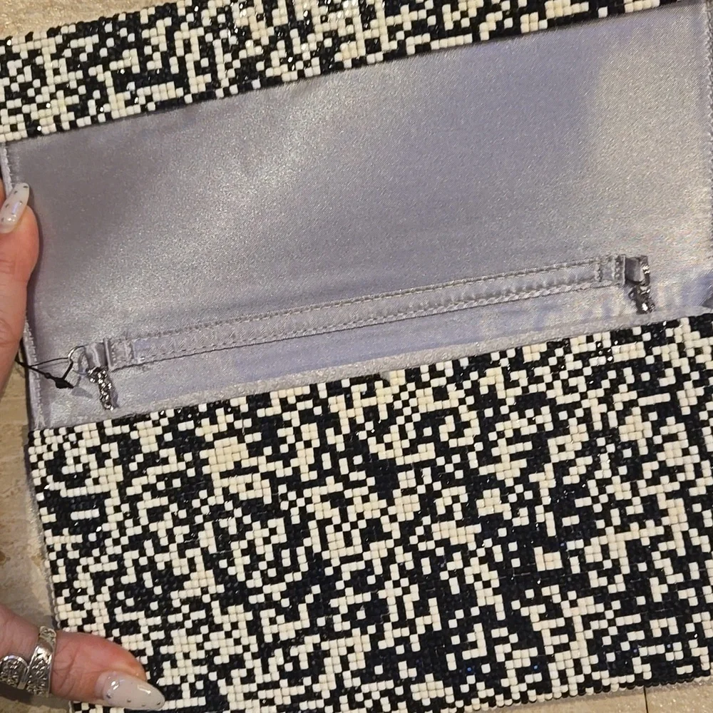 New Sondra Roberts Squared Black/White Beaded Versatile Clutch - Picture 7 of 11